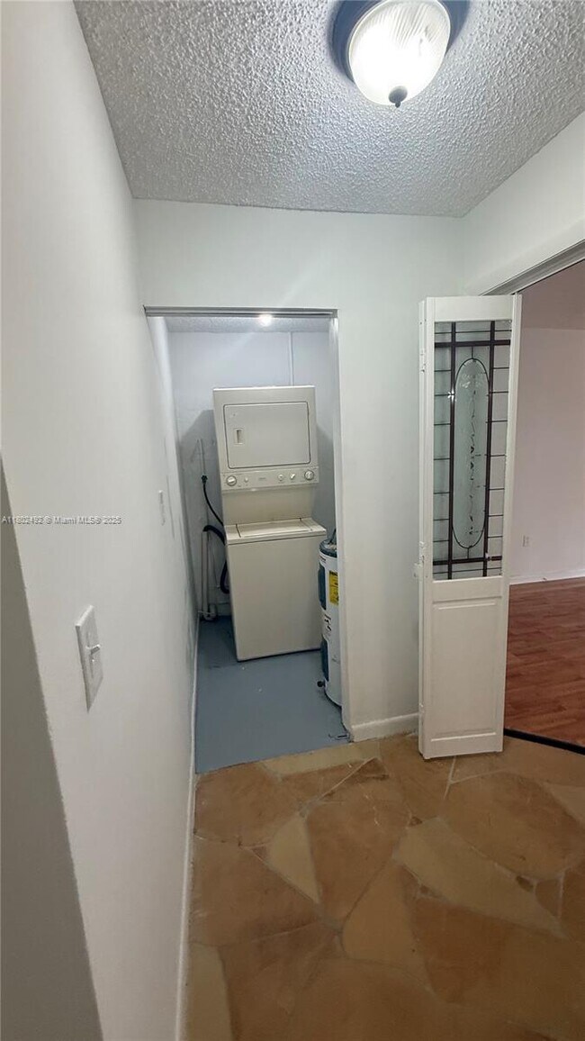 Building Photo - 10583 La Placida Dr