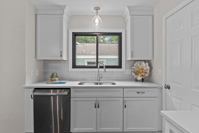 Building Photo - 3303 Marsh View Dr