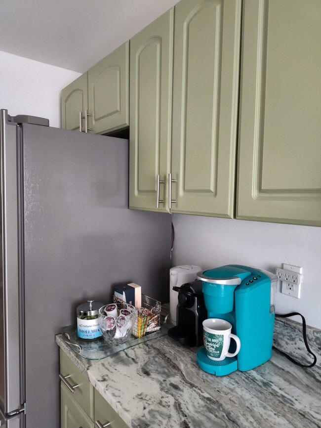 Building Photo - 1718 Fallowfield Ave