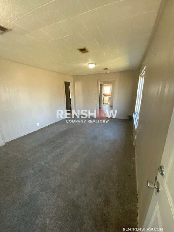 Building Photo - 318 Tulip St