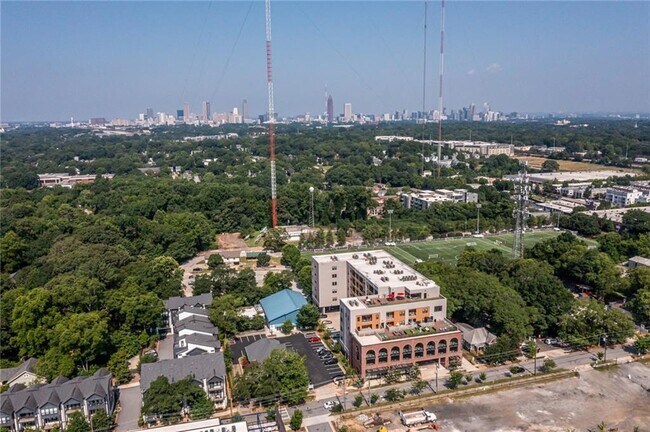 Building Photo - 112 Rogers St NE