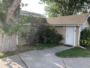 Building Photo - 127 Jules Dr