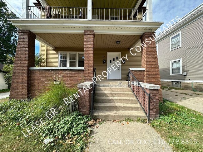 Primary Photo - Updated lower 2 bedroom on the West side o...