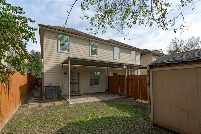 Building Photo - Roomy 4bdr Near NRG