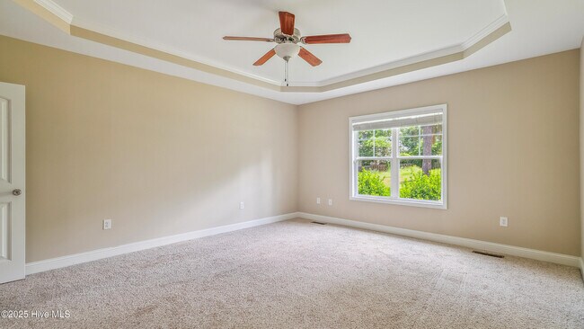 Building Photo - 110 Queens Cove Way