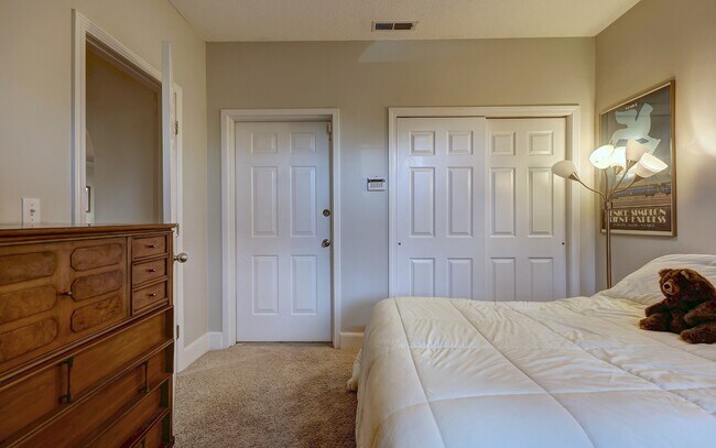 Building Photo - 500 Prospect St