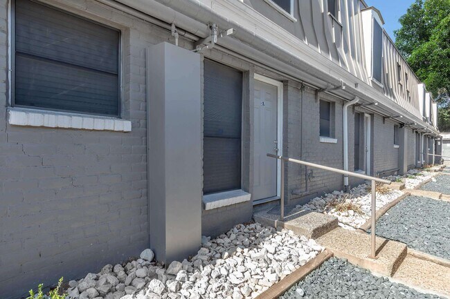 Building Photo - Morgan Manor Apartments