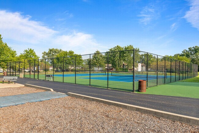 Building Photo - 908 Long Meadow Dr