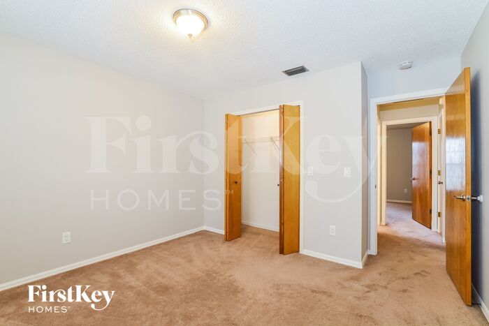 Building Photo - 913 Sylvia Dr