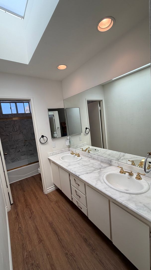 Building Photo - DESIRABLE TWO BEDROOM TWO BATH HOME IN STUDIO CITY