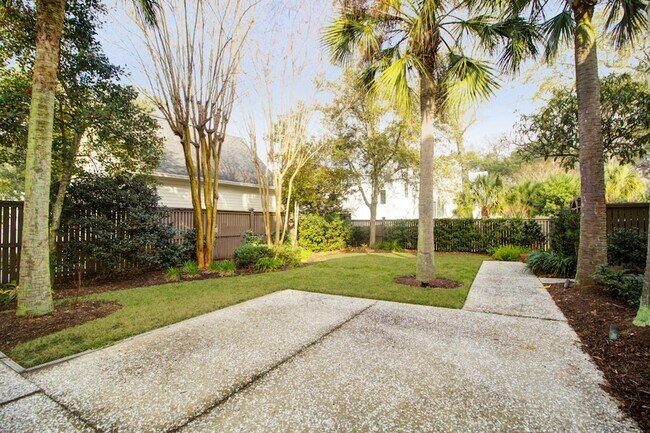 Building Photo - 612 Daggett St