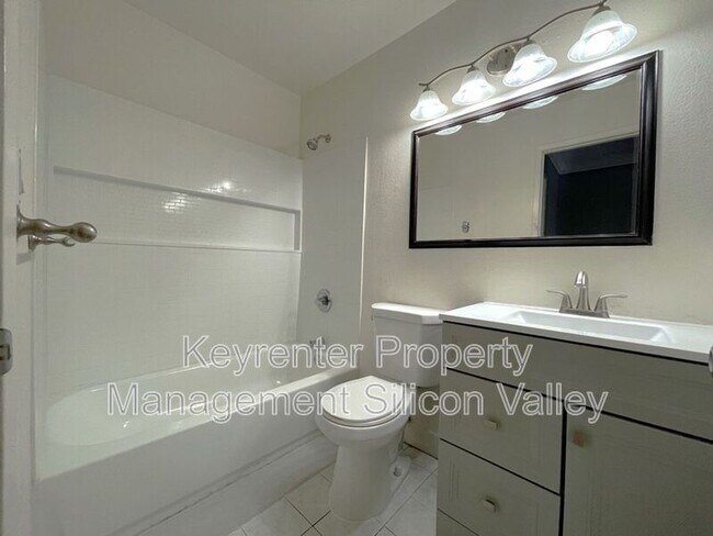 Building Photo - 547 Groth Pl