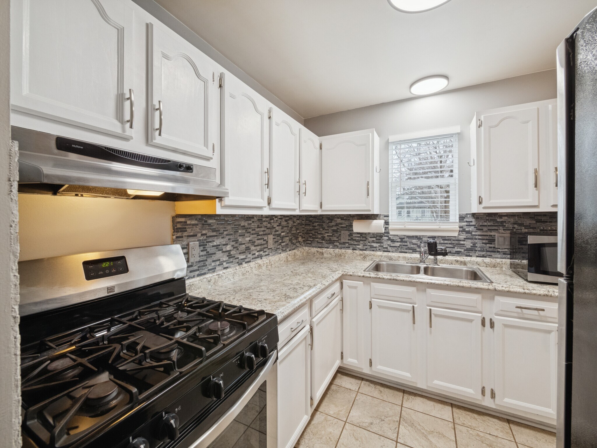 Kitchen - 8204 Toepfer Rd