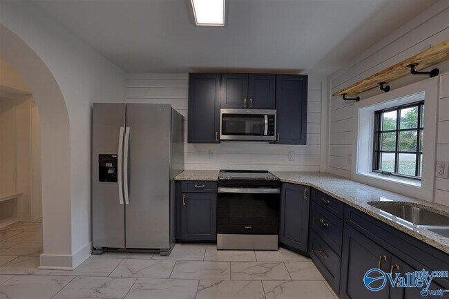 Building Photo - 1122 NE Wellman Ave