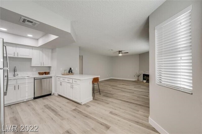 Building Photo - 853 Rock Springs Dr