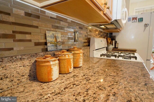 Building Photo - 2111 Ganton Green