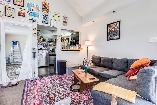 Building Photo - 2324 Berg St