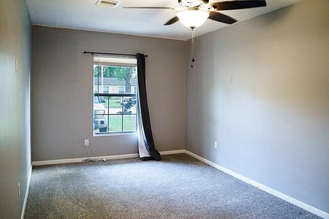 Building Photo - 5211 Myrtlewood St