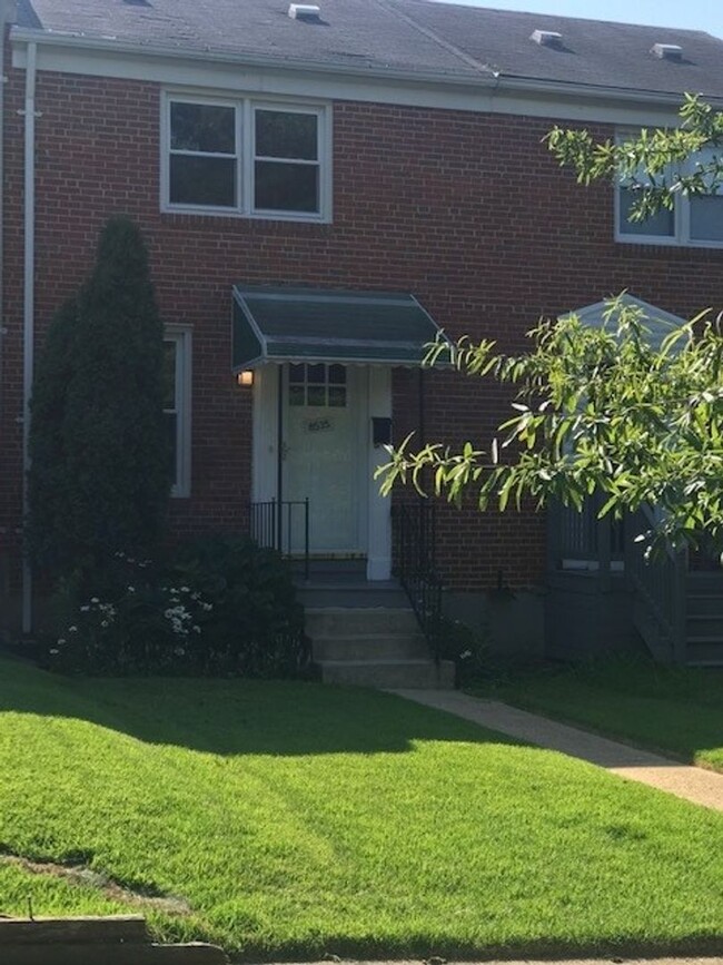 Primary Photo - Beautiful Two-Bedroom Parkville Townhome w...