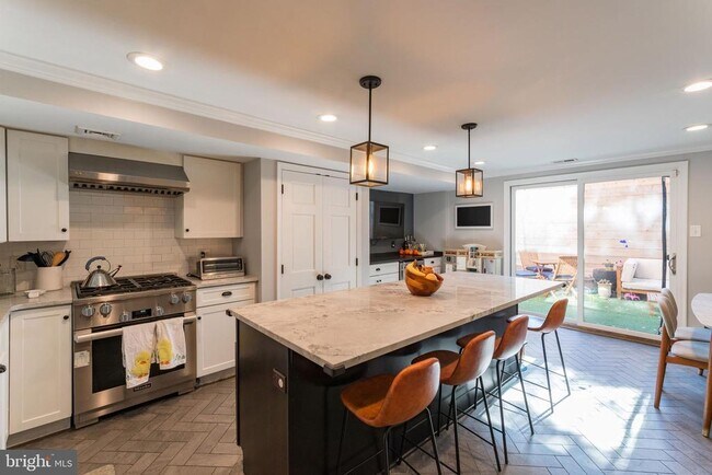 Building Photo - 1230 Rodman St