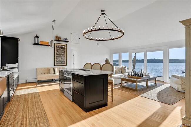 Building Photo - 381 Lakeside Rd