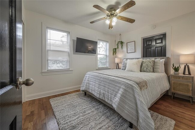 Building Photo - 920 W Orient St