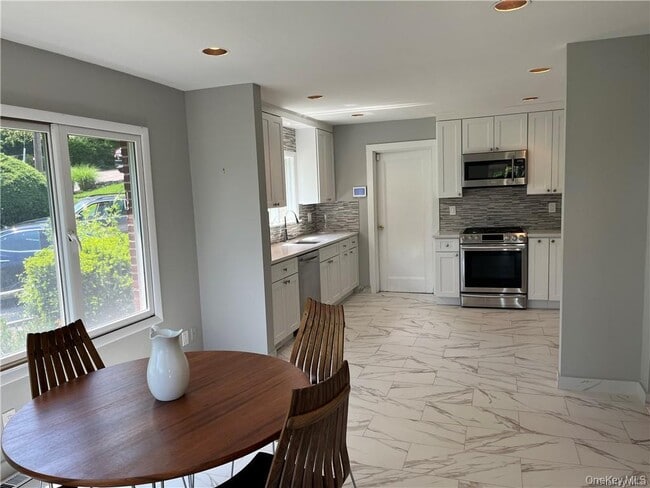 Building Photo - 13 Dock Pathway St