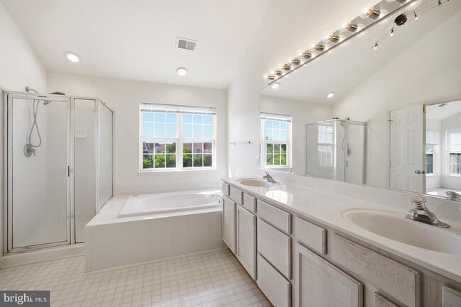 Building Photo - 44094 Saxony Terrace