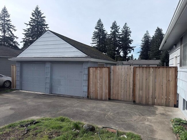 Building Photo - Vintage Ranch on Spacious Lot