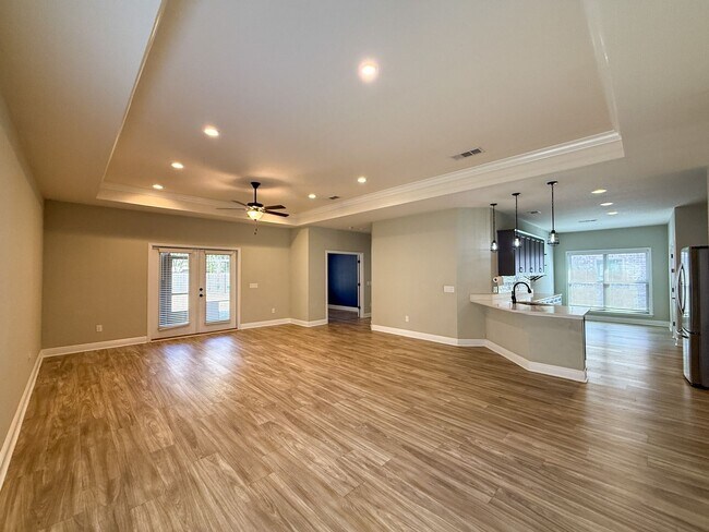 Building Photo - Spacious 3 Bedroom 2 Bath + Office with Split Floor Plan & Screened Patio in Pace!