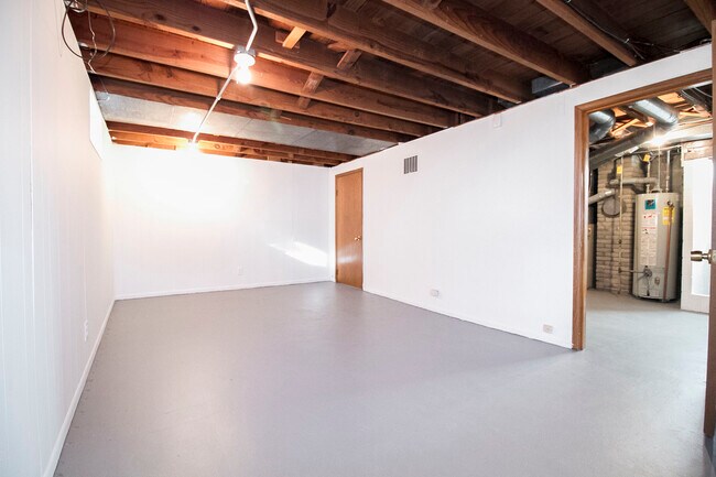 Building Photo - 4353 Lyman Ave