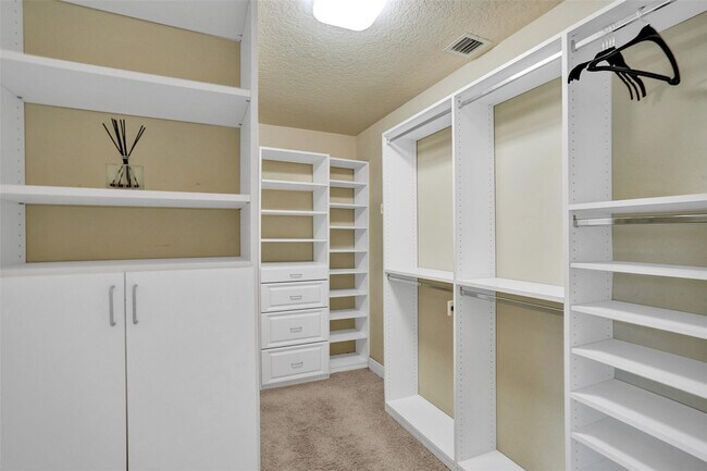 Building Photo - 10442 NW 60th Pl