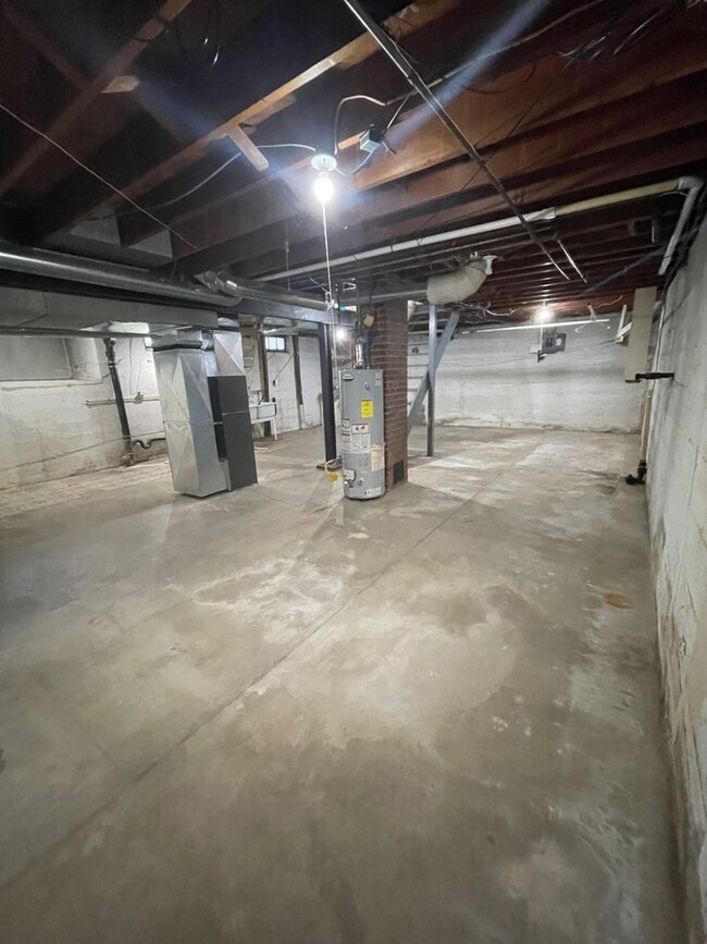 Building Photo - 3 Bedroom with garage and basement