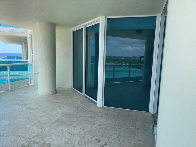 Building Photo - 5025 Collins Ave