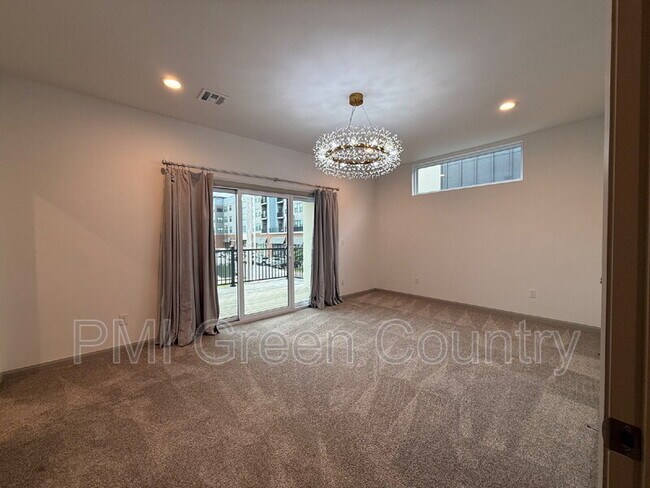 Building Photo - 130 E Elgin St