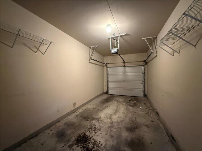 Building Photo - 1310 W Parmer Ln