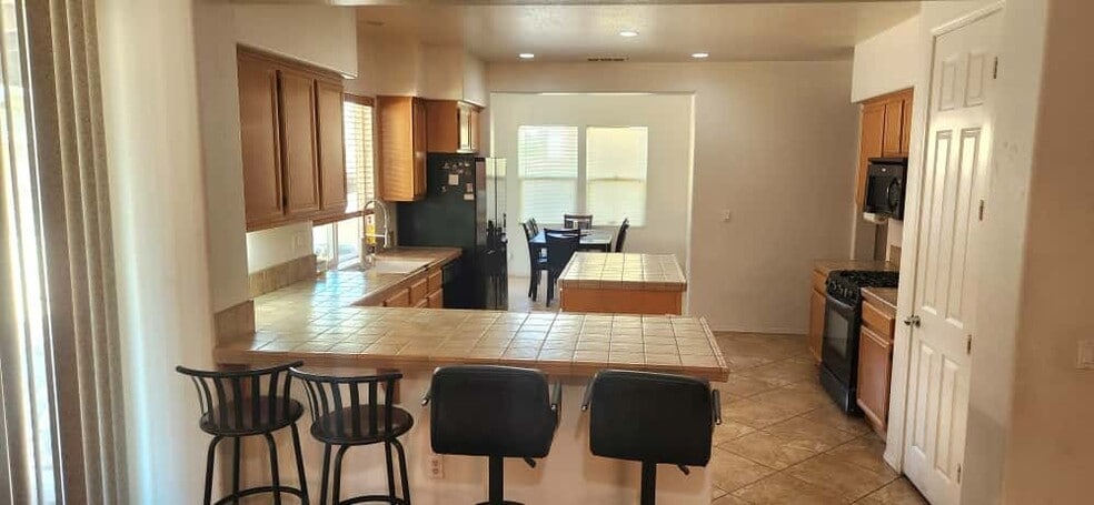 Building Photo - 1680 Mendocino Way