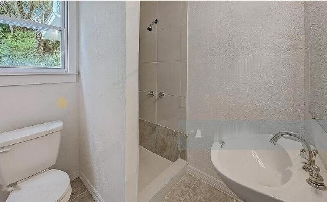 Building Photo - 1718 Mc Millan St