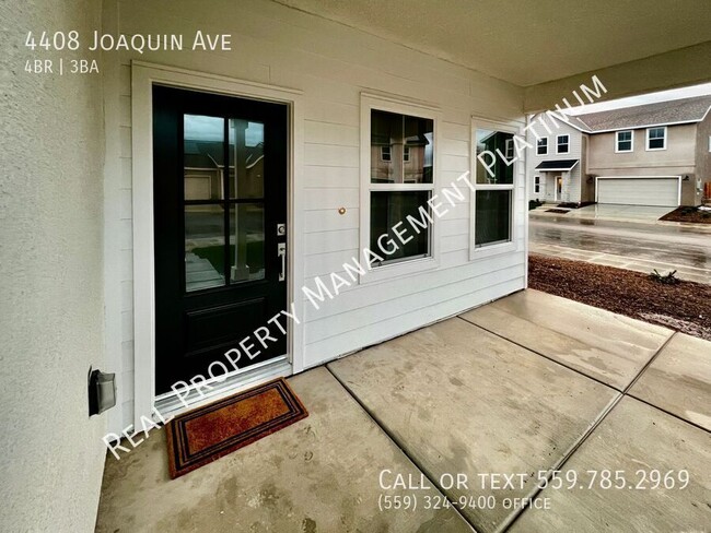 Building Photo - $2,995 Ashlan & Highland, 4 Bedroom 2.5 Ba...