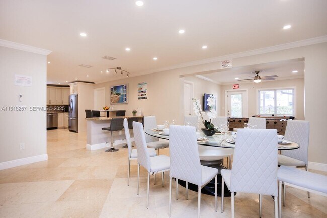 Building Photo - 833 Washington St