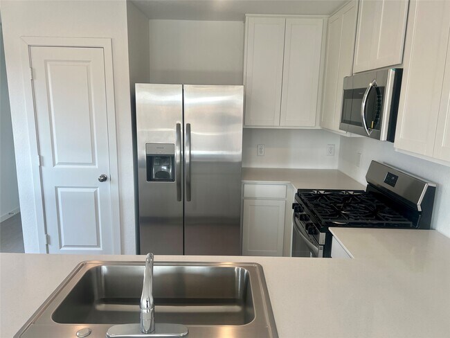 Building Photo - 16802 Great Highlands Dr