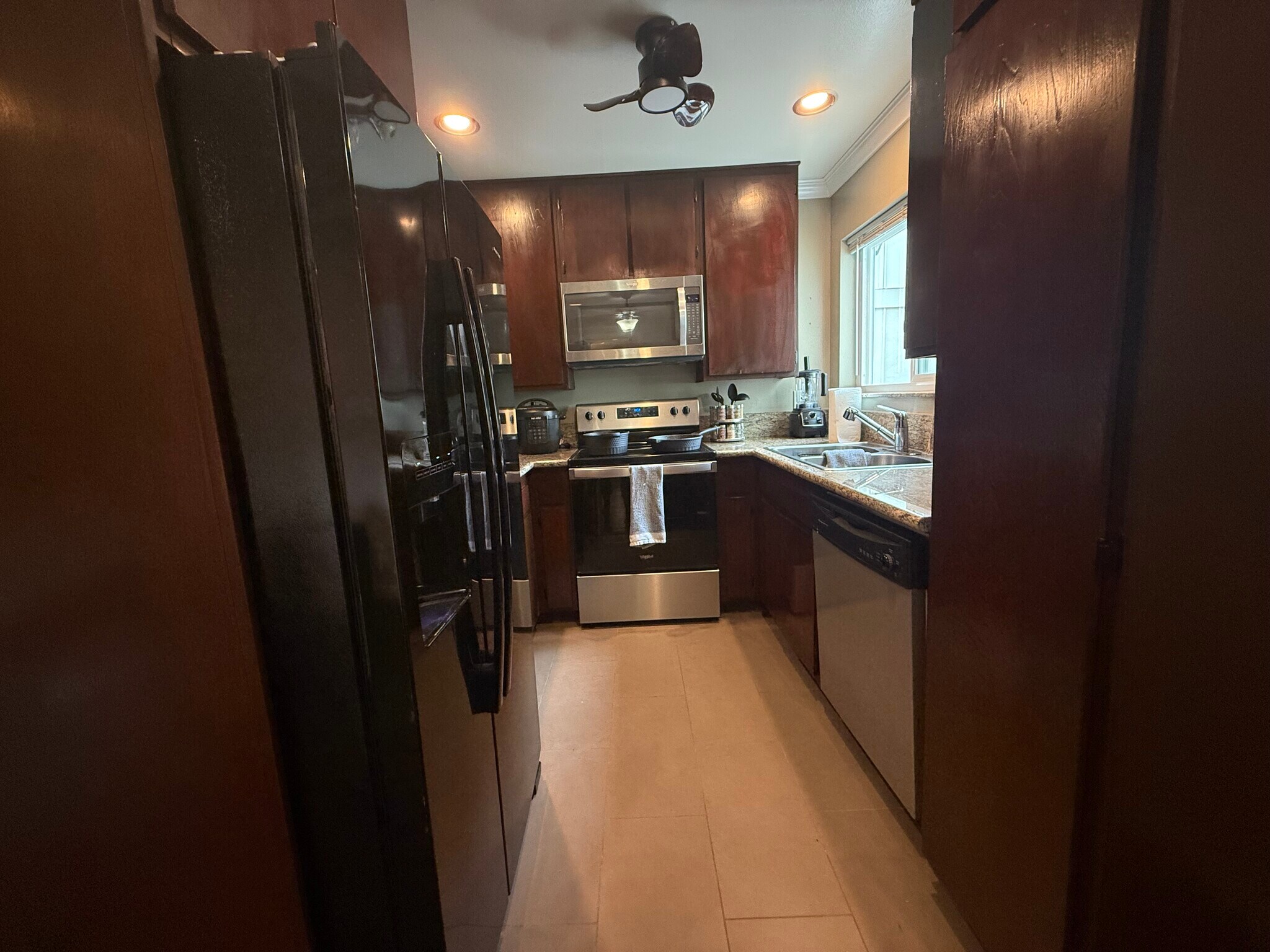 Building Photo - 6927 Amherst St