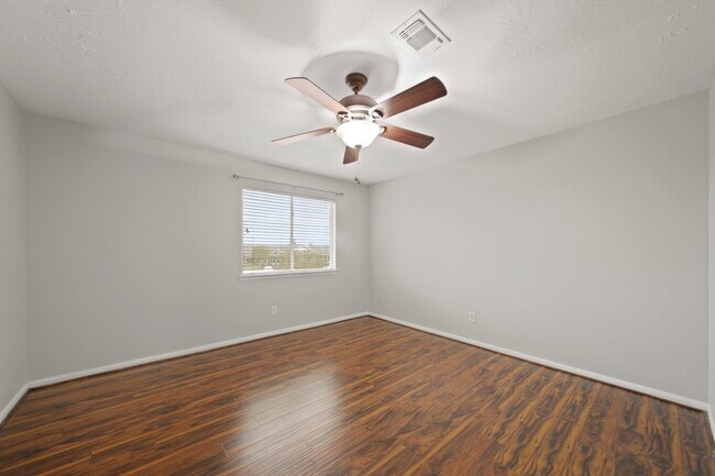 Building Photo - 18902 Sun Pass Dr