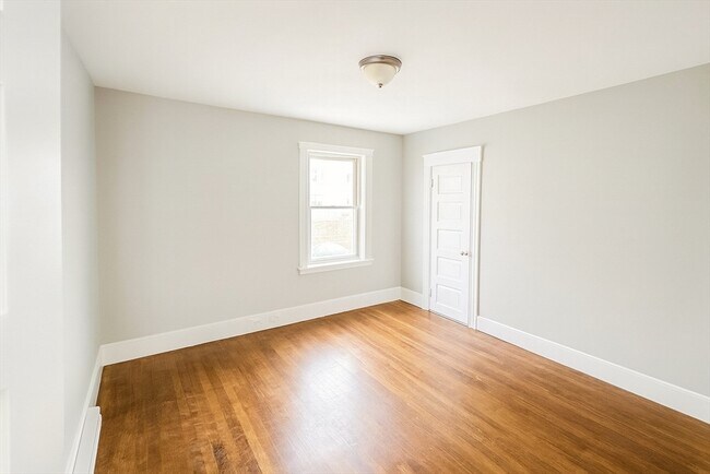 Building Photo - 19 Henchman St