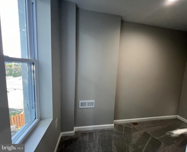 Building Photo - 220 N Montford Ave