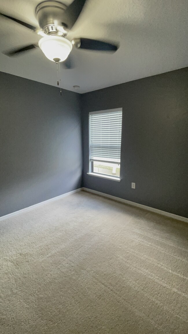 Building Photo - 2256 Seven Oaks Dr
