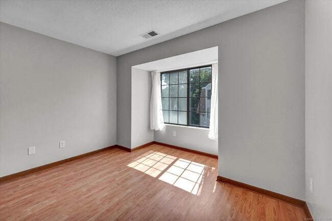 Building Photo - 48 N Mountain Rd