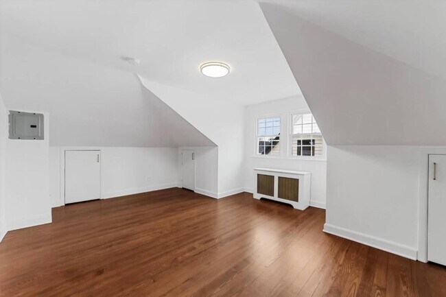 Building Photo - 70 Normandy Rd