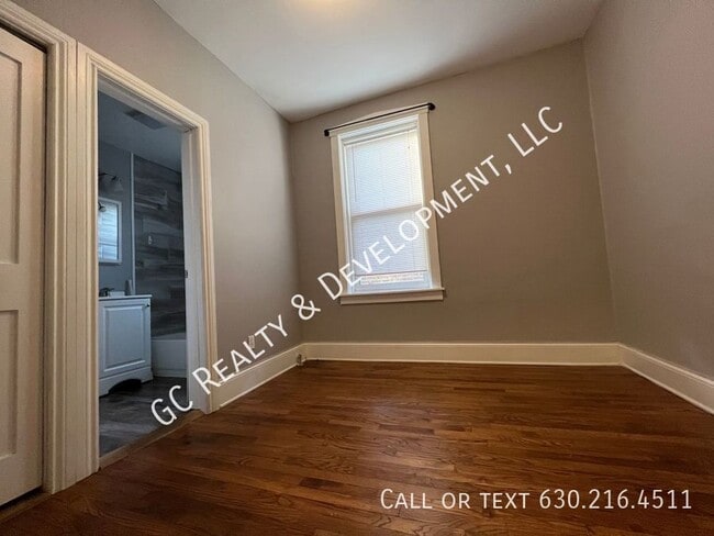 Building Photo - 4820 N Springfield Ave