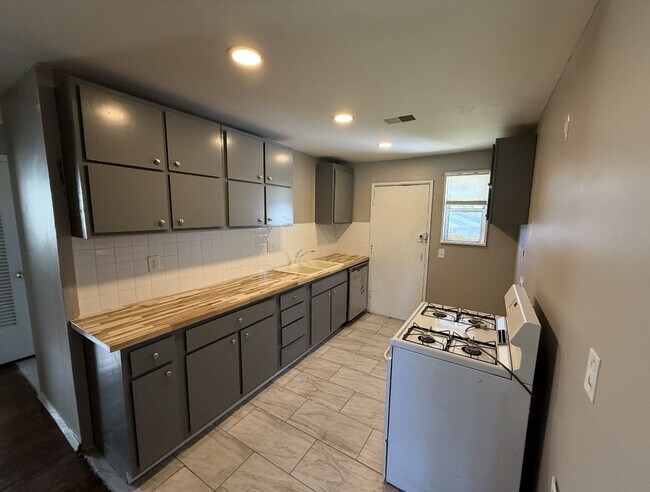 Building Photo - Newly updated 3-bedroom, 2-bath home - Open To Section 8